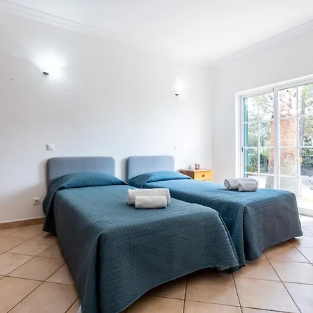 Salvador Villa Benagil