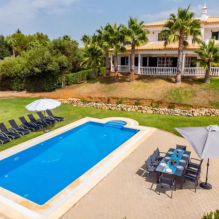 Salvador Villa *